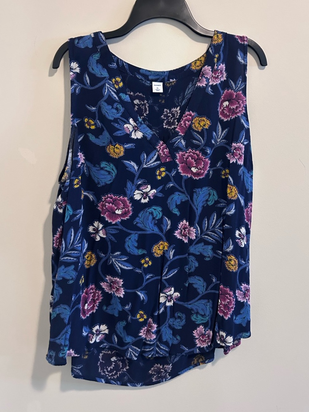 Old Navy Navy Floral‎ Sleeveless V-Neck